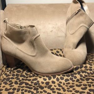 New Tan DV suede booties w/2”heel rounded toe S10